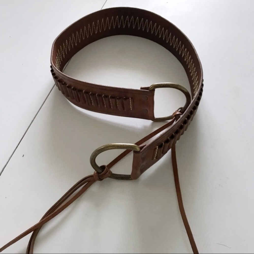 Loop detail leather belt